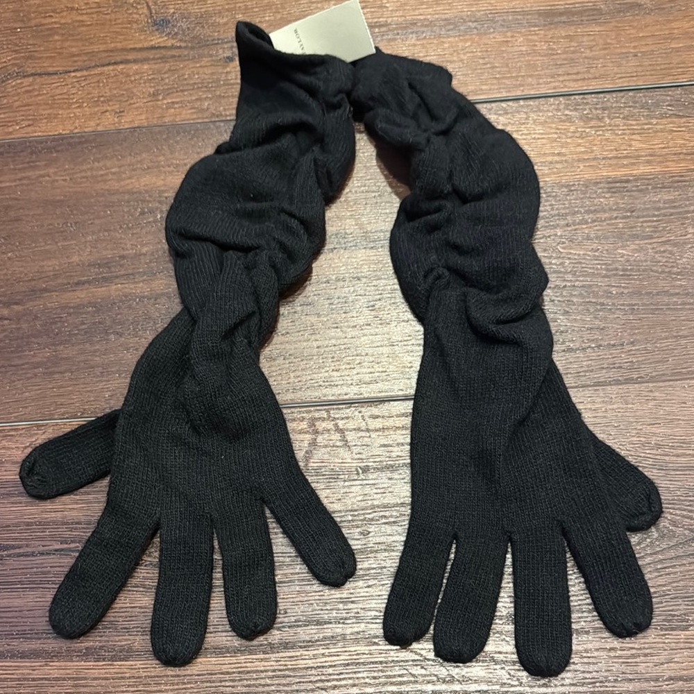 Elegant Black Ruched Gloves